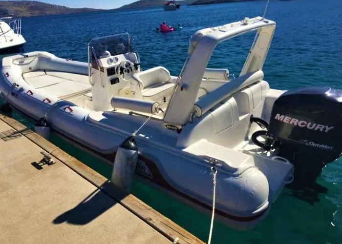 The Big Blue - Old Town Center Apartment *