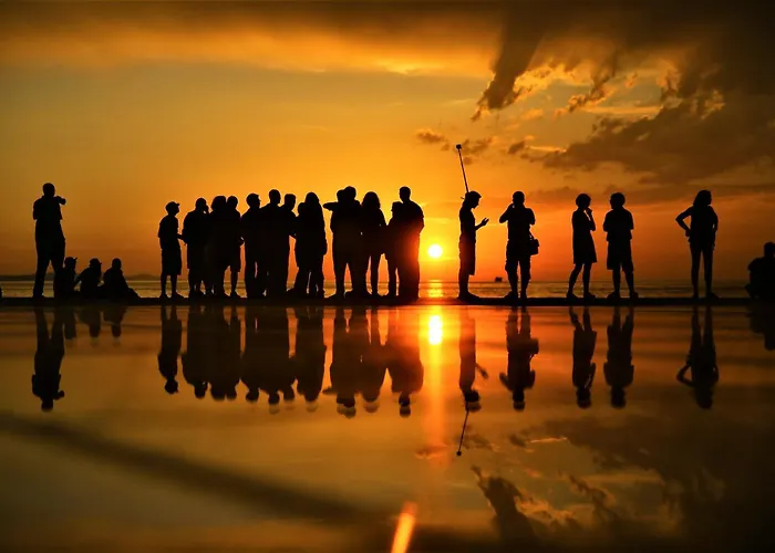 The Big Blue - Old Town Center Apartment *